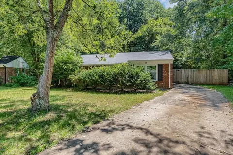12 Mullis Ct, Greensboro, NC 27405