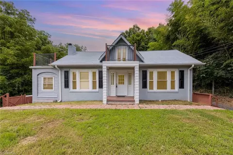 428 Carolina Ave, Yadkinville, NC 27055