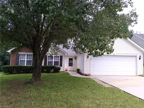 6202 Creekbrooke Ct, Browns Summit, NC 27214