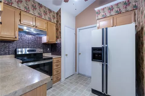 3219 Pipers Way, High Point, NC 27265 photo 13