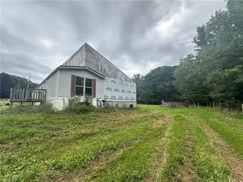 283 Chantilly, Fancy Gap, VA 24328 photo 18