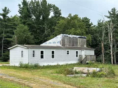 283 Chantilly, Fancy Gap, VA 24328 photo 3