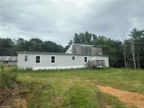 283 Chantilly, Fancy Gap, VA 24328 photo 5