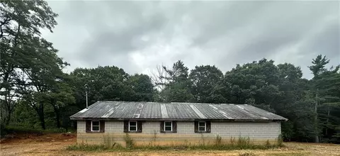 283 Chantilly, Fancy Gap, VA 24328 photo 29