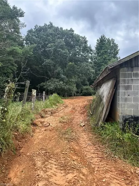 283 Chantilly, Fancy Gap, VA 24328 photo 32