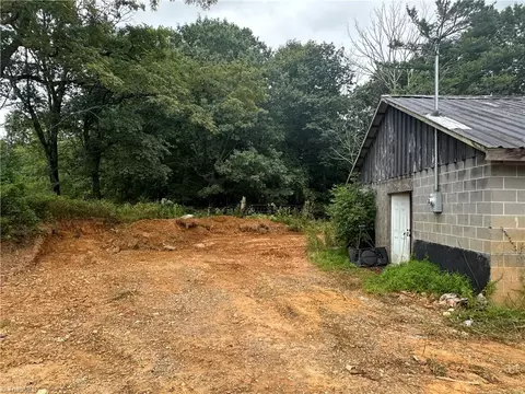 283 Chantilly, Fancy Gap, VA 24328 photo 31