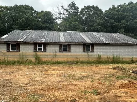 283 Chantilly, Fancy Gap, VA 24328 photo 30