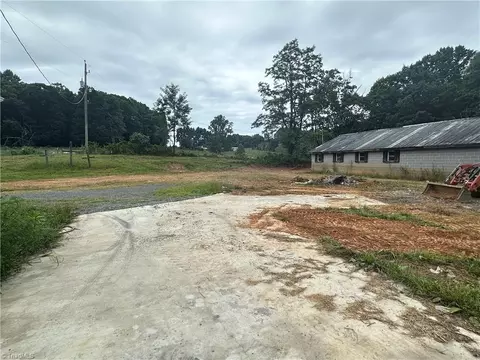283 Chantilly, Fancy Gap, VA 24328 photo 23