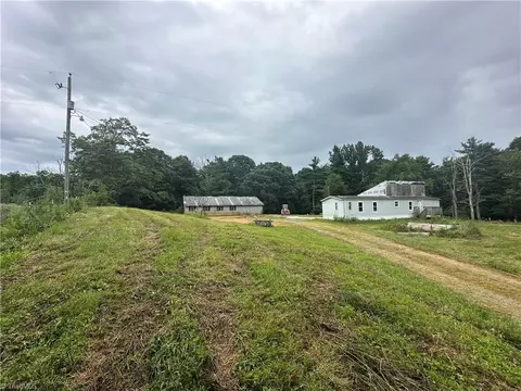 283 Chantilly, Fancy Gap, VA 24328