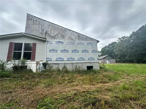 283 Chantilly, Fancy Gap, VA 24328 photo 19