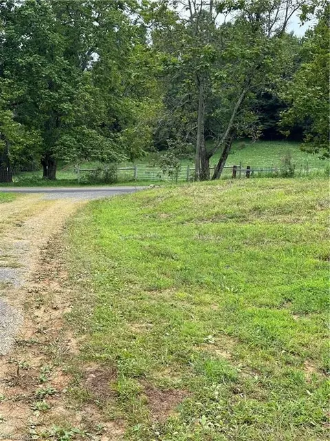 283 Chantilly, Fancy Gap, VA 24328 photo 43