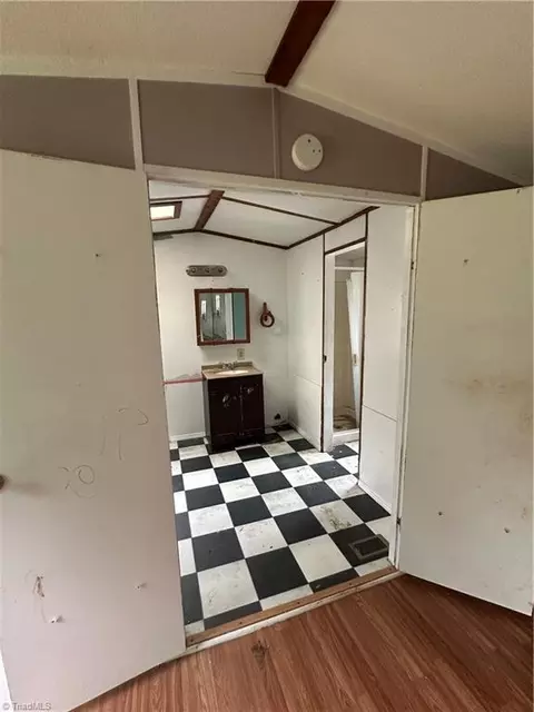 283 Chantilly, Fancy Gap, VA 24328 photo 13