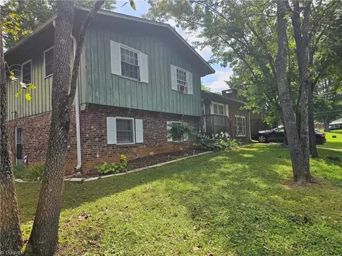 2218 Briarlea Rd, Greensboro, NC 27405