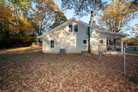 Exterior - 1541 Beaucrest Ave, High Point, NC 27265 photo 6 of 8