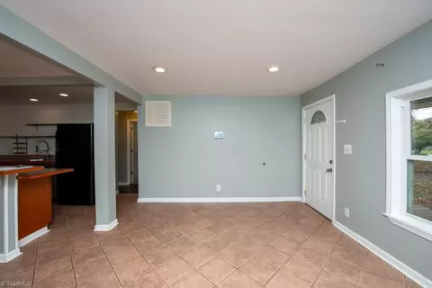 Living - 1541 Beaucrest Ave, High Point, NC 27265 photo 4 of 8