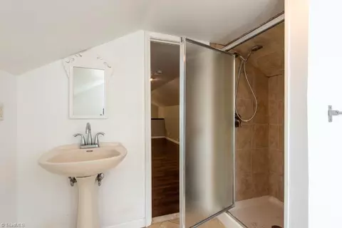 Bath - 1541 Beaucrest Ave, High Point, NC 27265 photo 4 of 4