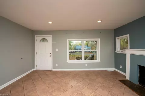 Living - 1541 Beaucrest Ave, High Point, NC 27265 photo 5 of 8