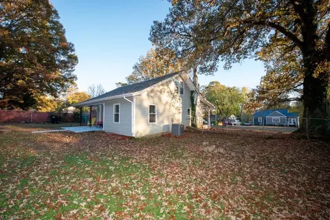 Exterior - 1541 Beaucrest Ave, High Point, NC 27265 photo 5 of 8