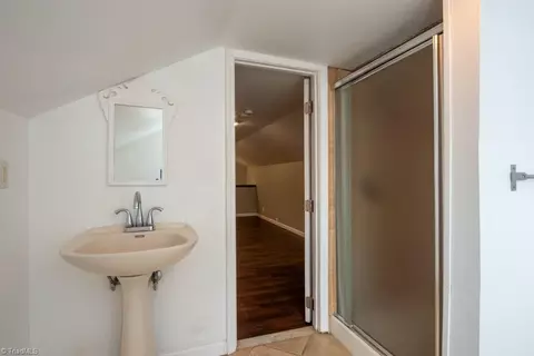 Bath - 1541 Beaucrest Ave, High Point, NC 27265 photo 3 of 4