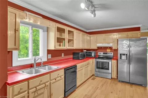 5597 Wagoner Rd, Trinity, NC 27370 photo 9