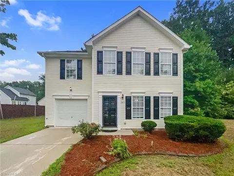 2877 Chestnut Heights Rd, Winston Salem, NC 27107