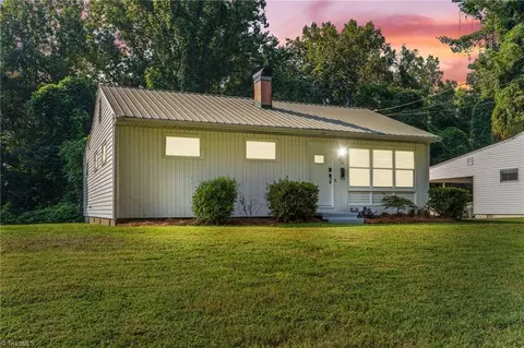 332 Wilson St E, Mount Airy, NC 27030