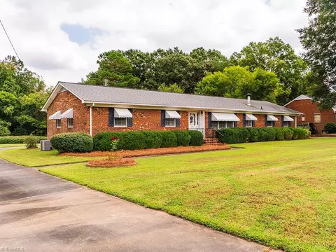 713 Nc Highway 87, Burlington, NC 27217