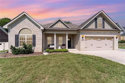 105 Solitaire Dr, Trinity, NC 27370