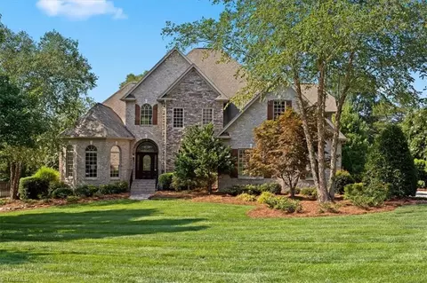 8400 Parkchester Pl, Oak Ridge, NC 27310