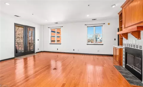 851 4th St W #21, Winston Salem, NC 27101