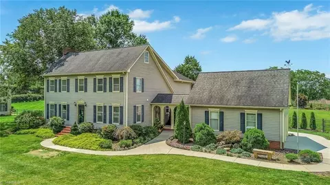 404 Baymount Dr, Statesville, NC 28625