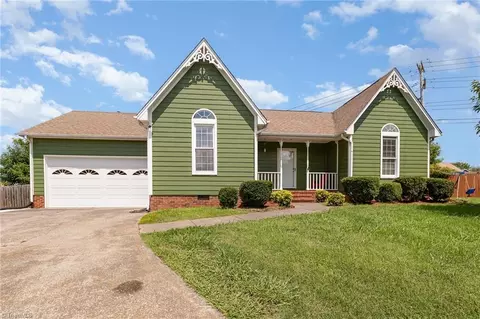 2601 Bingham Ct, High Point, NC 27265 photo 2