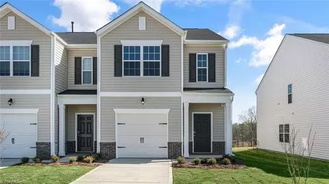 1355 Amberview Ln, Kernersville, NC 27284