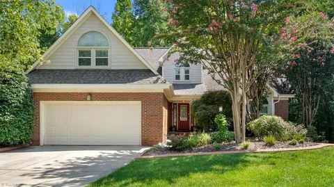 18 Laurel Brook Ct, Greensboro, NC 27407