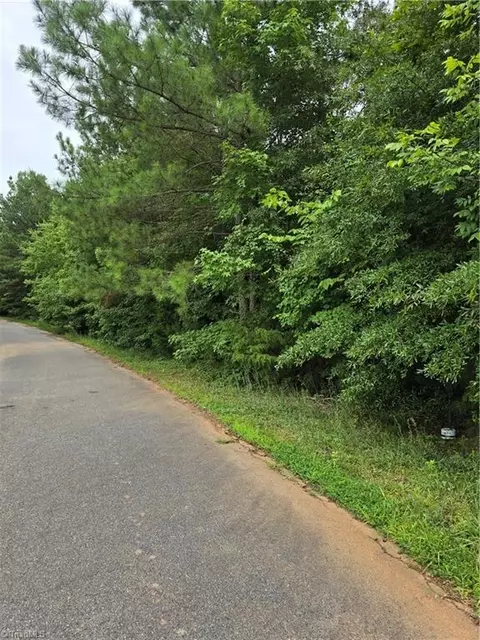 164 Plantation Dr, Lexington, NC 27292
