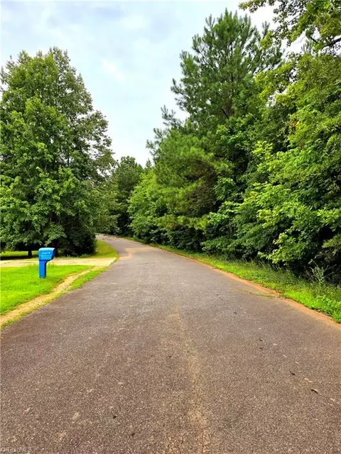 200 Plantation Dr, Lexington, NC 27292
