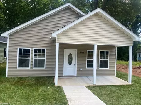717 Meadowgreen Village Dr, Eden, NC 27288