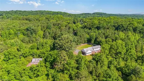 697 Green Valley Rd, Asheboro, NC 27205
