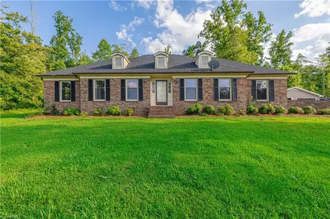 1125 Adams Ridge Rd, Walnut Cove, NC 27052