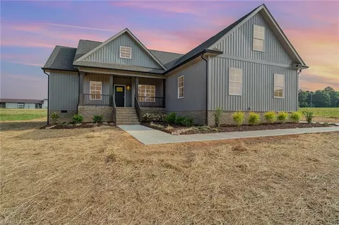 118 Galliher Rd, Harmony, NC 28634
