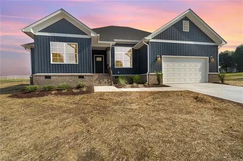 126 Galliher Rd, Harmony, NC 28634