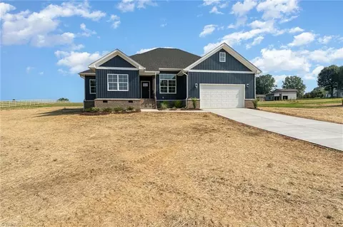126 Galliher Rd, Harmony, NC 28634 photo 2