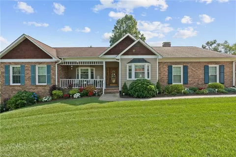 1108 Applegate Ct, Lenoir, NC 28645