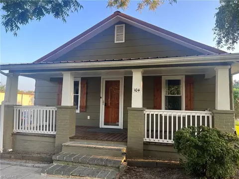 104 Parrish Ln, Mount Airy, NC 27030