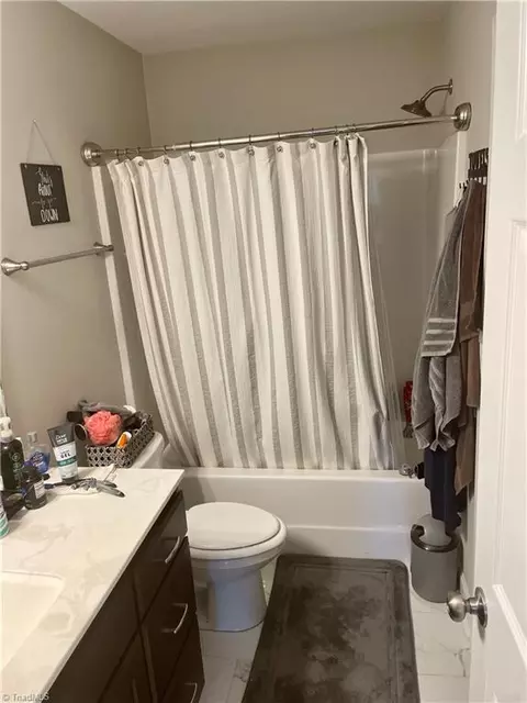 Bath - 204 Springfield Rd W, High Point, NC 27263 photo 1 of 2