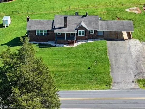 2227 Old Us Highway 52 S, Pilot Mountain, NC 27041