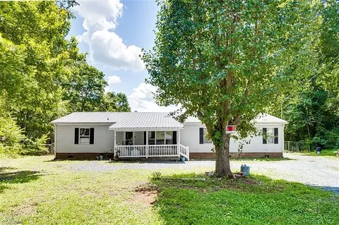 888 Tall Pine St, Asheboro, NC 27205