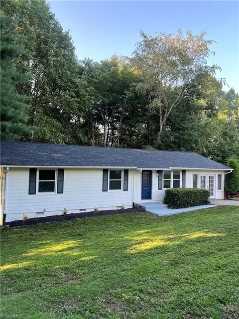 325 Cricket Ivy Ln, North Wilkesboro, NC 28659