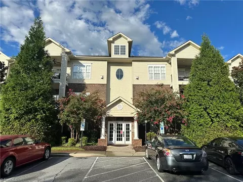 100 Lennox Dr #2B, Jamestown, NC 27282