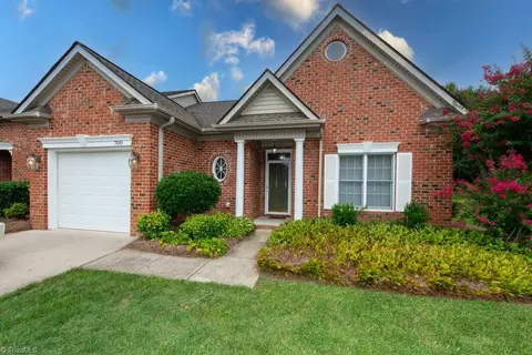 700 Vinebury Ln, High Point, NC 27265